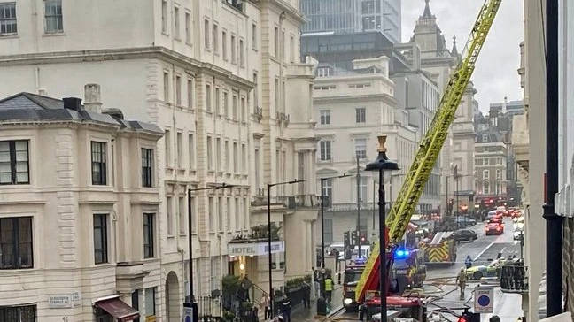 100+ Firefighters Tackle Significant Blaze At East London High Street Business 100+ Firefighters Tackle Significant Blaze At East London High Street Business