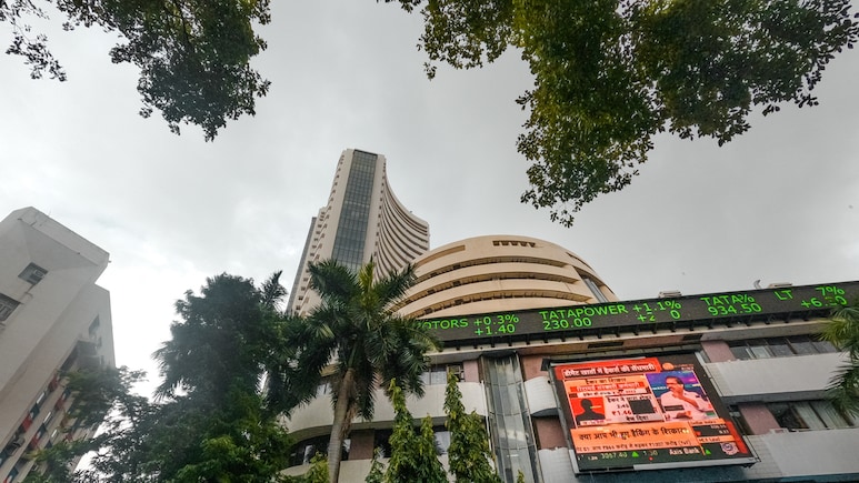 शेयर बाजार में बड़ी तेजी: सेंसेक्स 1078 अंक ऊपर, निफ्टी ने 2025 का नुकसान किया रिकवर, ₹5 लाख करोड़ का लाभ शेयर बाजार में बड़ी तेजी: सेंसेक्स 1078 अंक ऊपर, निफ्टी ने 2025 का नुकसान किया रिकवर, ₹5 लाख करोड़ का लाभ