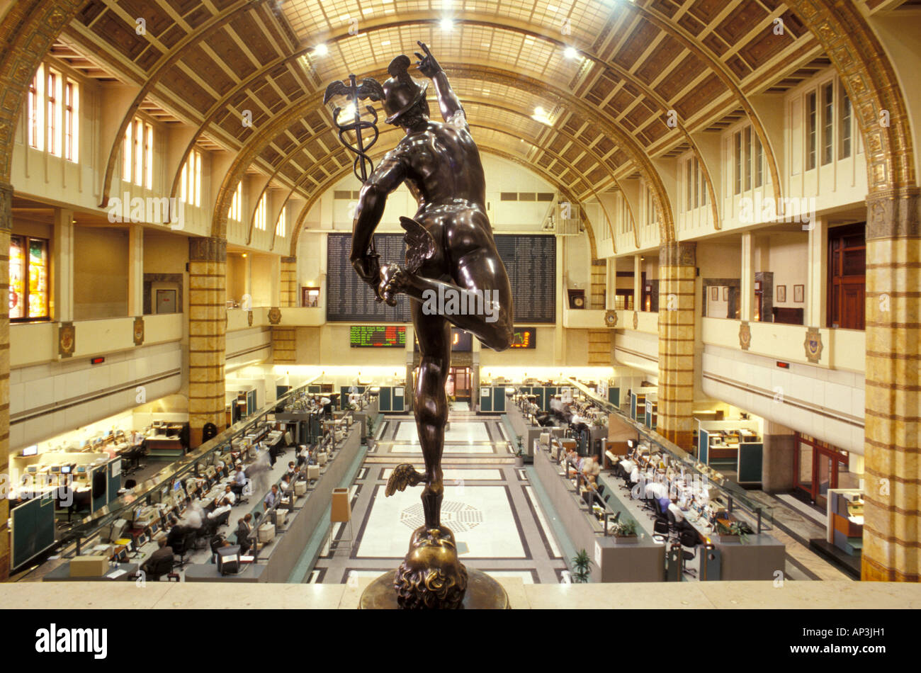 11% Drop: Amsterdam Stock Exchange Faces Continued Market Decline 11% Drop: Amsterdam Stock Exchange Faces Continued Market Decline