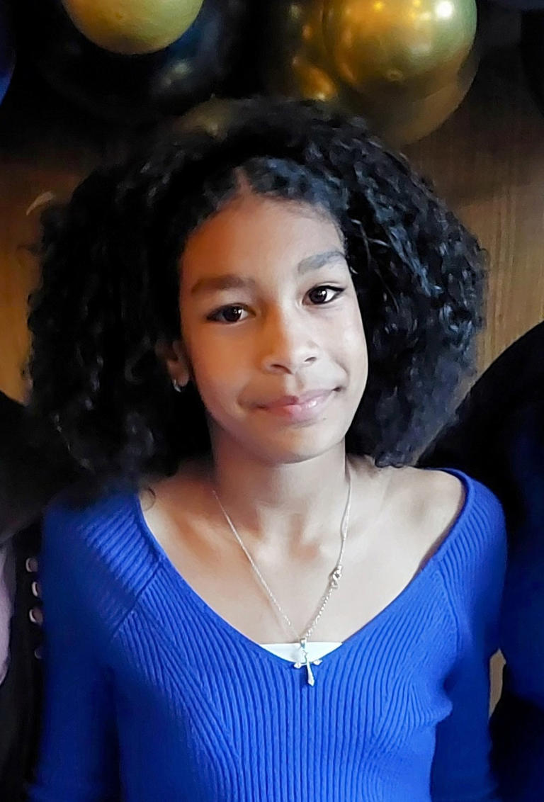 11-Year-Old Girl Missing After Falling Into River Thames: Police Search 11-Year-Old Girl Missing After Falling Into River Thames: Police Search