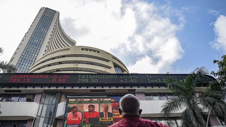 शेयर बाजार में भारी उछाल: निफ्टी ने 2025 का नुकसान किया रिकवर, सेंसेक्स 1078 अंक ऊपर शेयर बाजार में भारी उछाल: निफ्टी ने 2025 का नुकसान किया रिकवर, सेंसेक्स 1078 अंक ऊपर