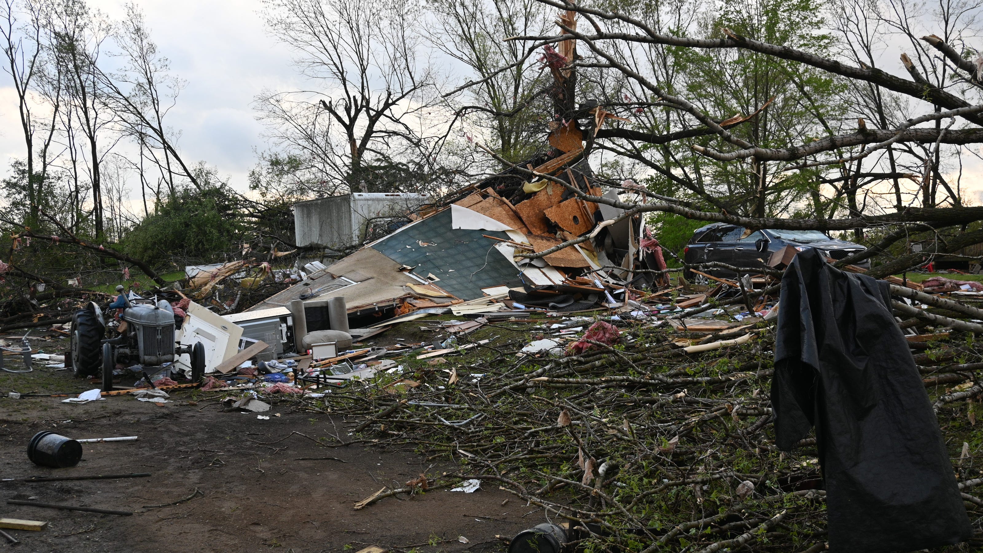 25 Killed As Powerful Tornadoes Slam Central US, Causing Catastrophic Damage 25 Killed As Powerful Tornadoes Slam Central US, Causing Catastrophic Damage