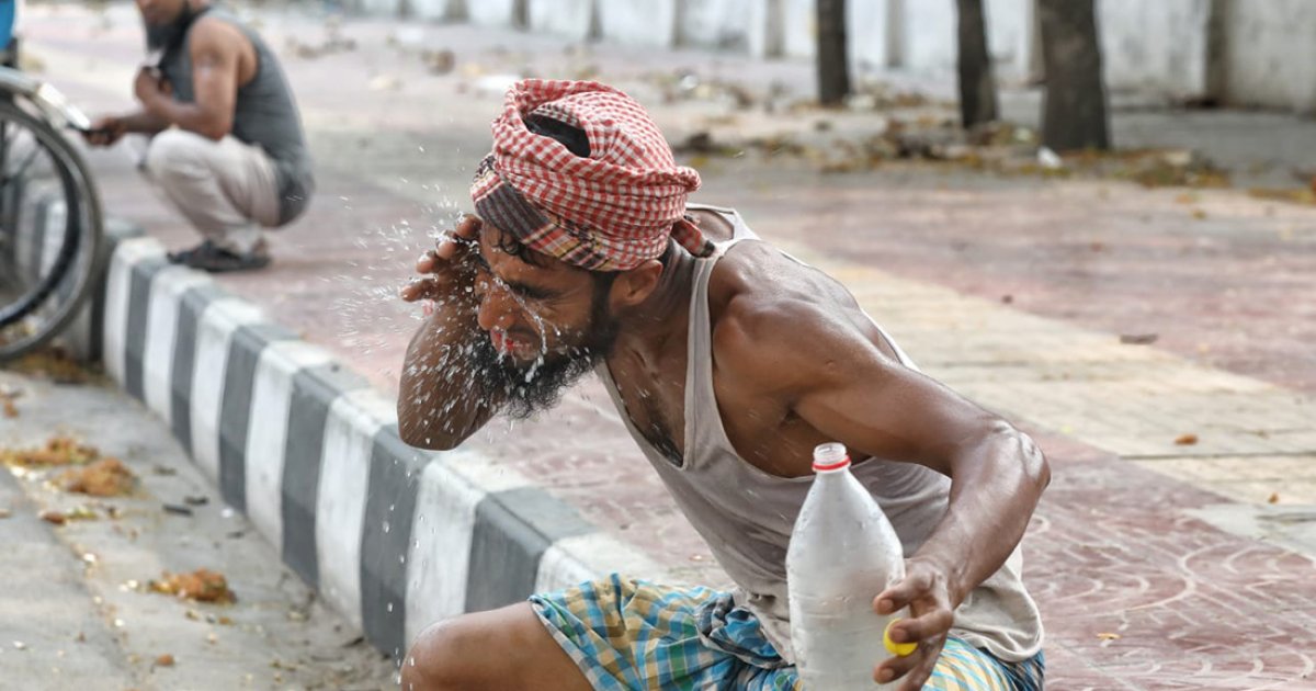 38°C Heatwave Sweeps South Bengal On Holi 38°C Heatwave Sweeps South Bengal On Holi
