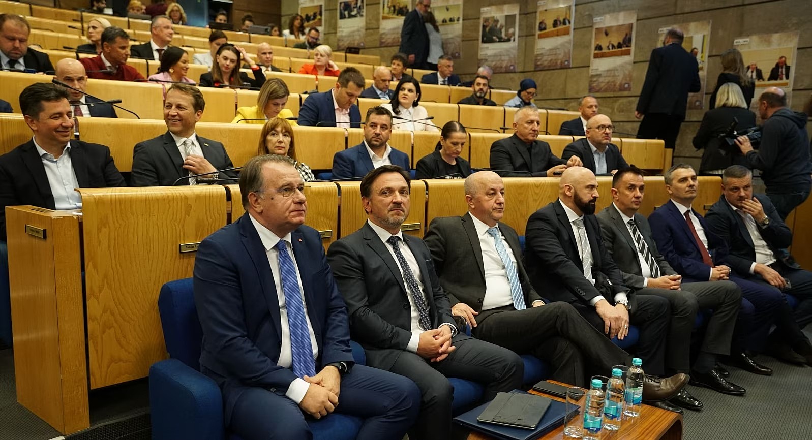 48 Sati: Krasnići (DPK) O Formiranju Vlade Na Kosovu 48 Sati: Krasnići (DPK) O Formiranju Vlade Na Kosovu