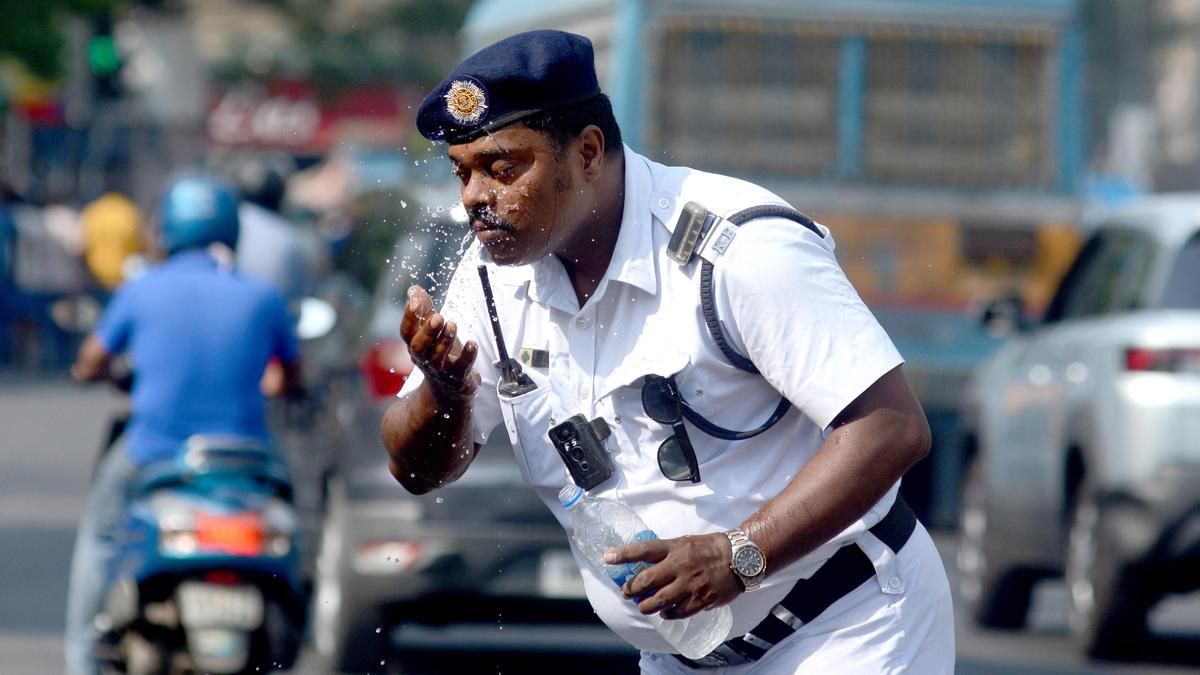 5 South Bengal Districts Under Heatwave Warning – Stay Safe 5 South Bengal Districts Under Heatwave Warning – Stay Safe