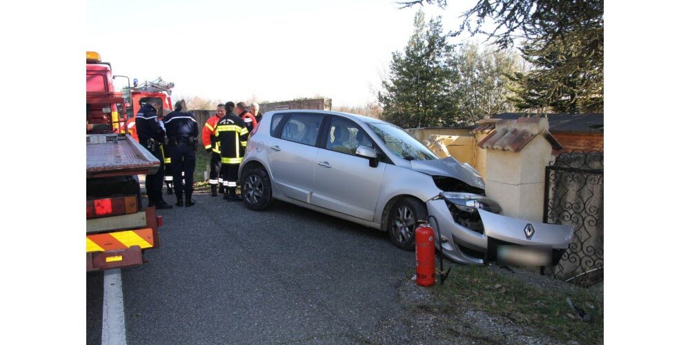 Accident À Dijon : Un Véhicule Percute Un Mur Rue Michel-Servet - Le Conducteur Se Rend