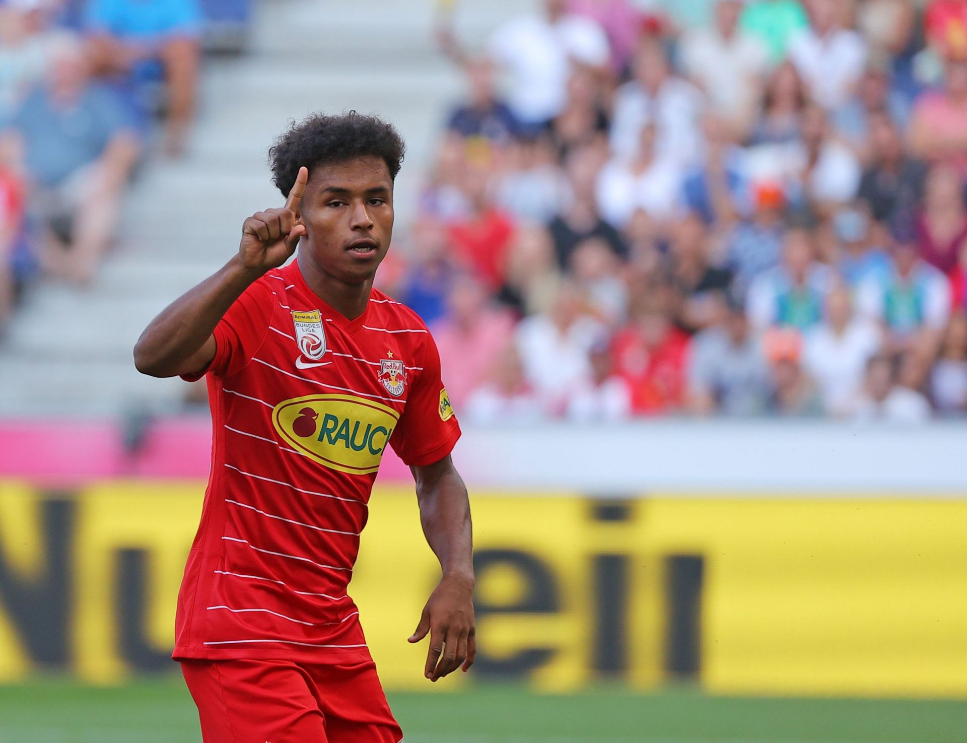 Adeyemi Präsentiert Sich Stylish In Dortmund Adeyemi Präsentiert Sich Stylish In Dortmund