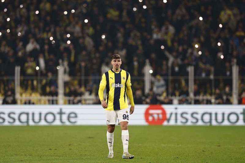 Ajax, Fenerbahçe Yıldızını Transfer Etti: Mourinho Faktörü Ajax, Fenerbahçe Yıldızını Transfer Etti: Mourinho Faktörü