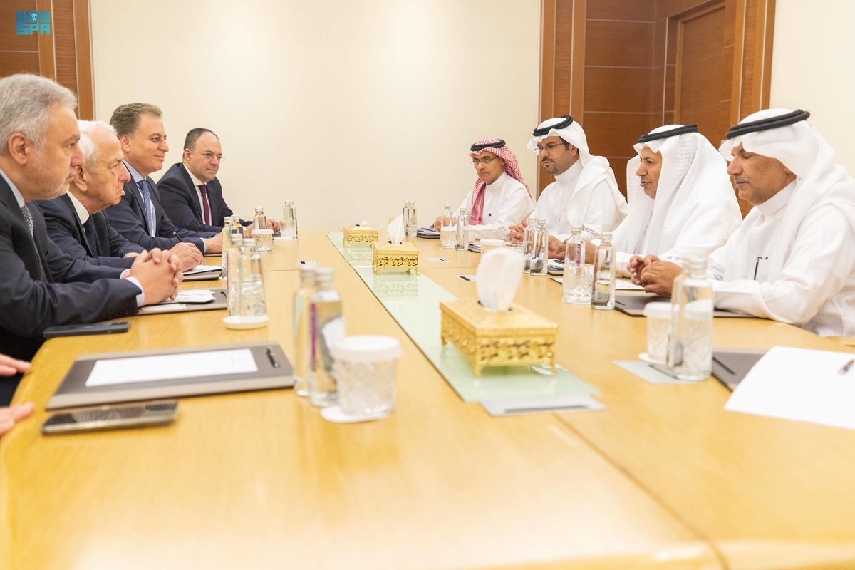 اجتماع وزير التجارة السعودي مع نظيره الأذربيجاني لبحث فرص التعاون اجتماع وزير التجارة السعودي مع نظيره الأذربيجاني لبحث فرص التعاون