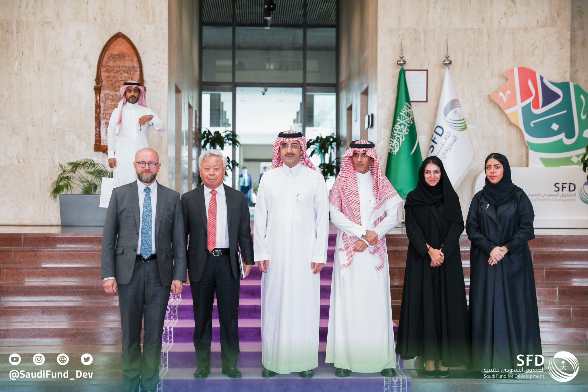 اجتماع وزير التجارة السعودي: مناقشة سبل تعزيز العلاقات التجارية مع أذربيجان اجتماع وزير التجارة السعودي: مناقشة سبل تعزيز العلاقات التجارية مع أذربيجان