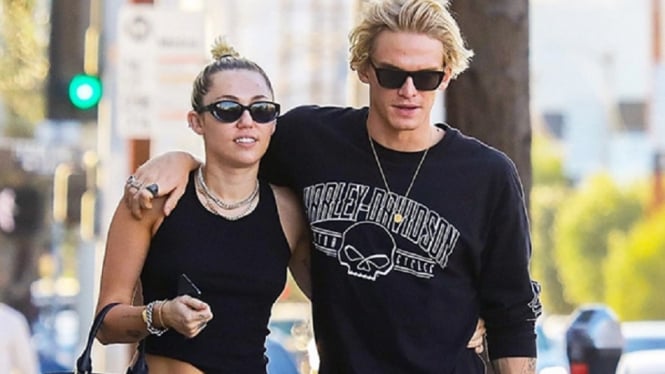 Akhiri Perseteruan: Selena Gomez Dan Miley Cyrus Akan Kencan Bersama? Akhiri Perseteruan: Selena Gomez Dan Miley Cyrus Akan Kencan Bersama?