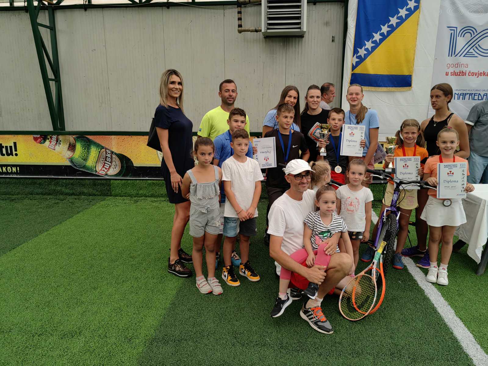 Alkaras: Kako Inspiriše Mlade Tenisere Alkaras: Kako Inspiriše Mlade Tenisere