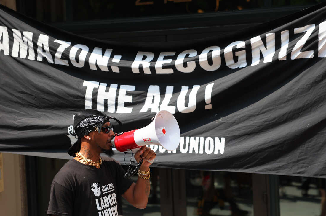 Amazon Faces Union Challenge Over Quebec Warehouse Closure Amazon Faces Union Challenge Over Quebec Warehouse Closure