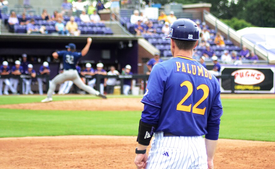 Amputee Athlete Makes History: Parker Byrd's College Baseball Milestone Amputee Athlete Makes History: Parker Byrd's College Baseball Milestone