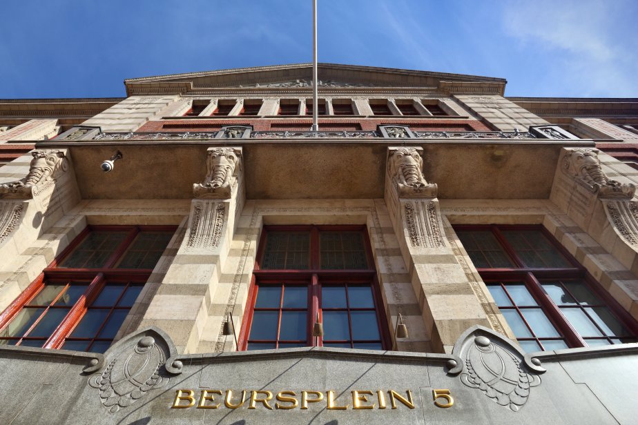 Amsterdam Exchange Plunges 11% Since Wednesday Amsterdam Exchange Plunges 11% Since Wednesday