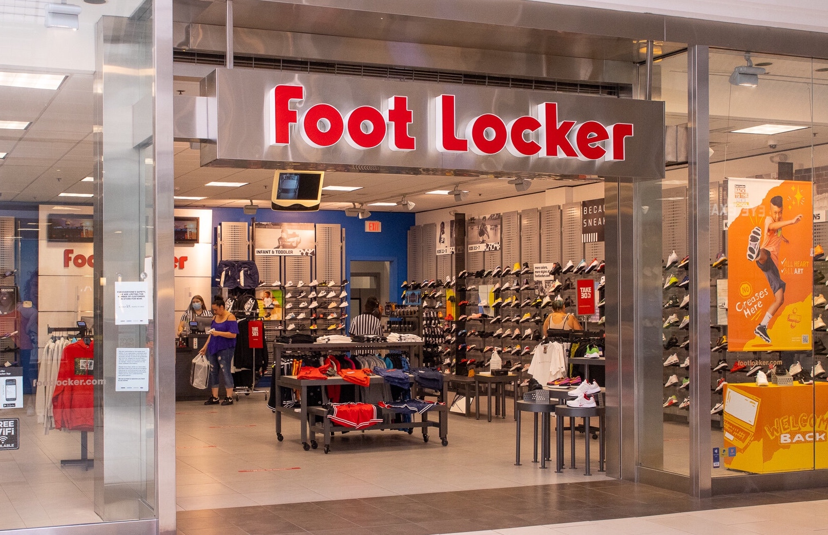 Analyzing Jim Cramer's Positive Outlook On Foot Locker Inc. (FL) Analyzing Jim Cramer's Positive Outlook On Foot Locker Inc. (FL)