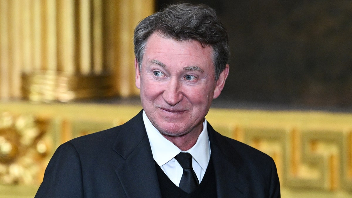 Analyzing The Controversy: Trump, Tariffs, And Wayne Gretzky's Canadian Patriotism Analyzing The Controversy: Trump, Tariffs, And Wayne Gretzky's Canadian Patriotism