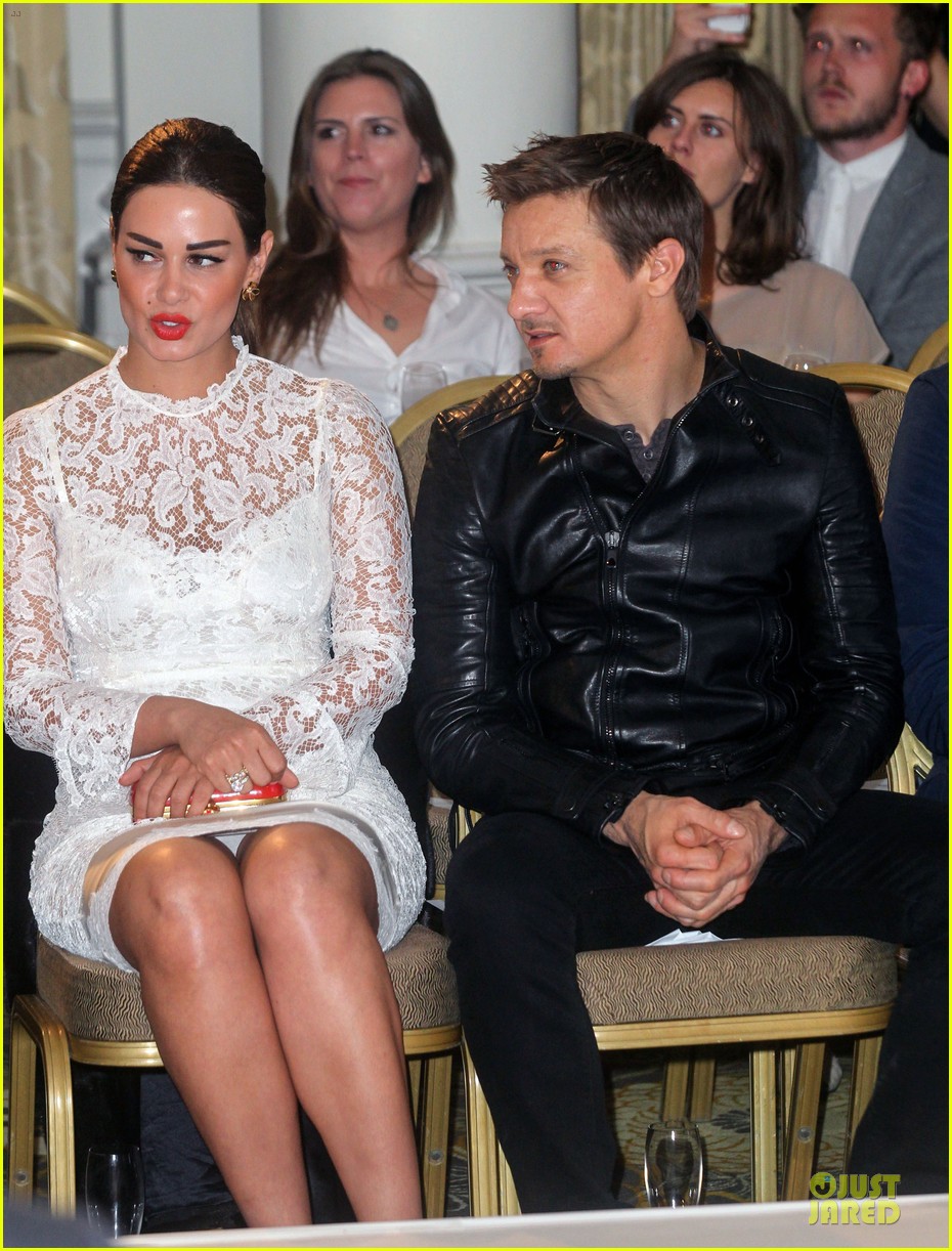 Analyzing The Jessica Simpson And Jeremy Renner Relationship Rumors Analyzing The Jessica Simpson And Jeremy Renner Relationship Rumors