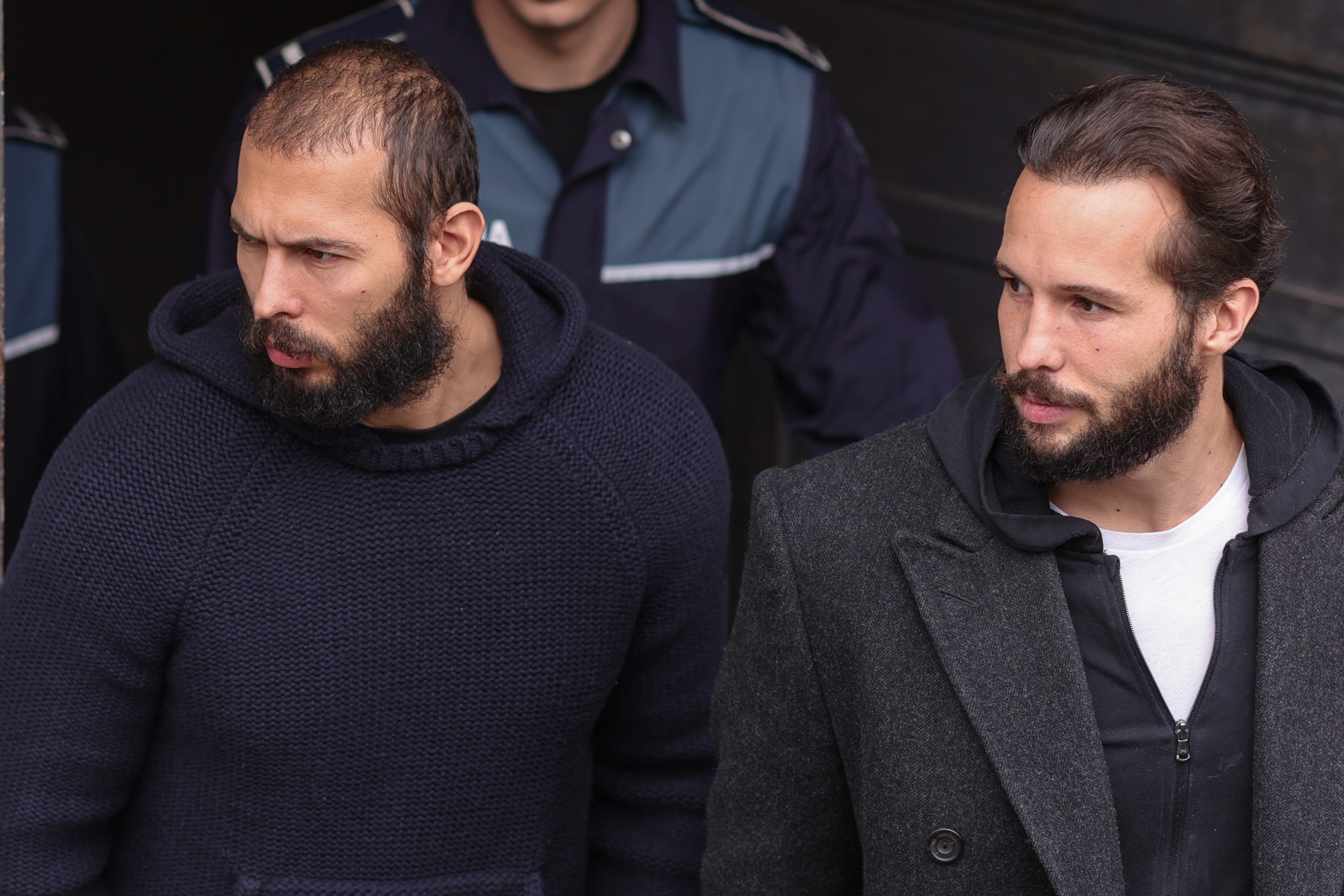 Andrew Și Tristan Tate: Primirea Triumfală În București După Eliberare Andrew Și Tristan Tate: Primirea Triumfală În București După Eliberare
