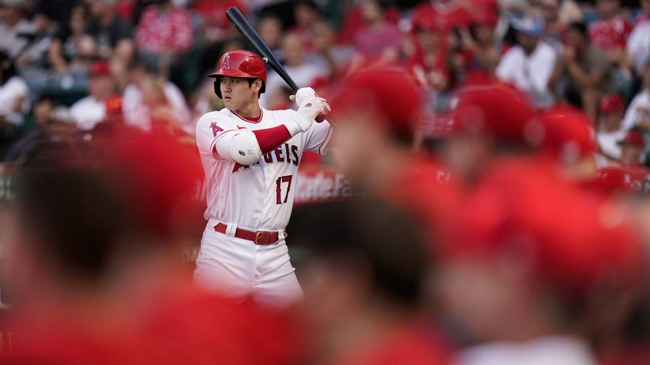 Angels' Pari Hits Game-Winning Homer In Rain-Affected Match Against White Sox Angels' Pari Hits Game-Winning Homer In Rain-Affected Match Against White Sox