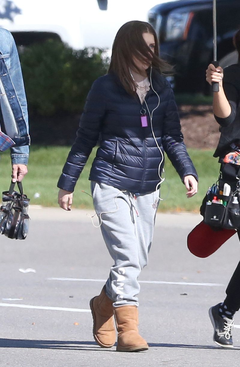 Anna Kendrick's Comments Spark Speculation After Another Simple Favor Screening Anna Kendrick's Comments Spark Speculation After Another Simple Favor Screening
