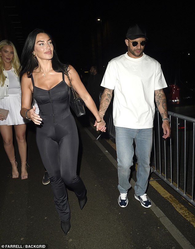 Annie Kilner: Post-Night-Out Errands After Husband Kyle Walker's Evening Annie Kilner: Post-Night-Out Errands After Husband Kyle Walker's Evening