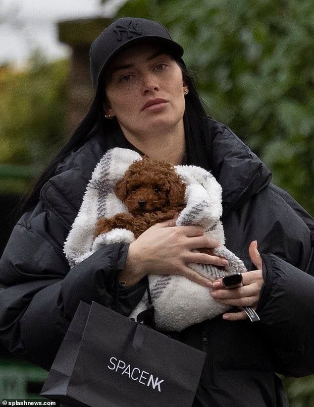 Annie Kilner Spotted Running Errands Following Husband's Night Out Annie Kilner Spotted Running Errands Following Husband's Night Out