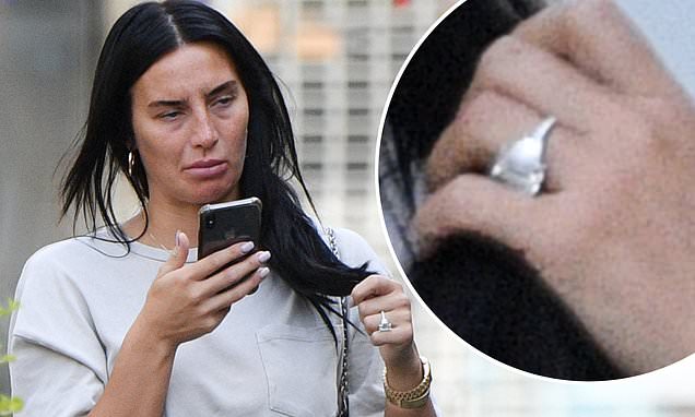 Annie Kilner's Engagement Ring: A Look At The Stunning Diamond Annie Kilner's Engagement Ring: A Look At The Stunning Diamond