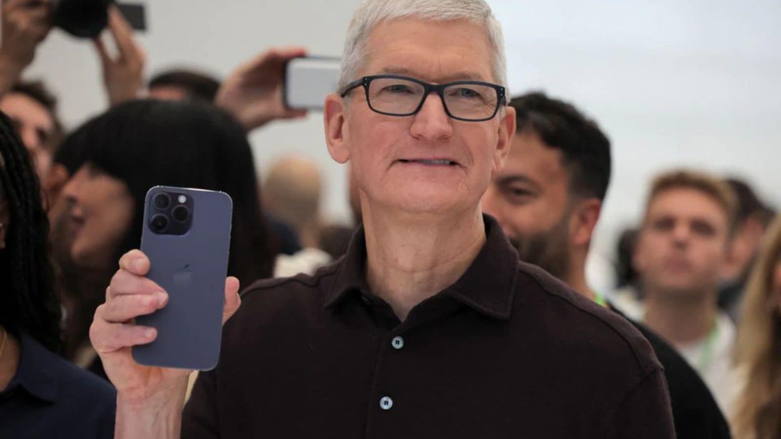 Apple's Tim Cook Faces Mounting Pressure In 2023 Apple's Tim Cook Faces Mounting Pressure In 2023