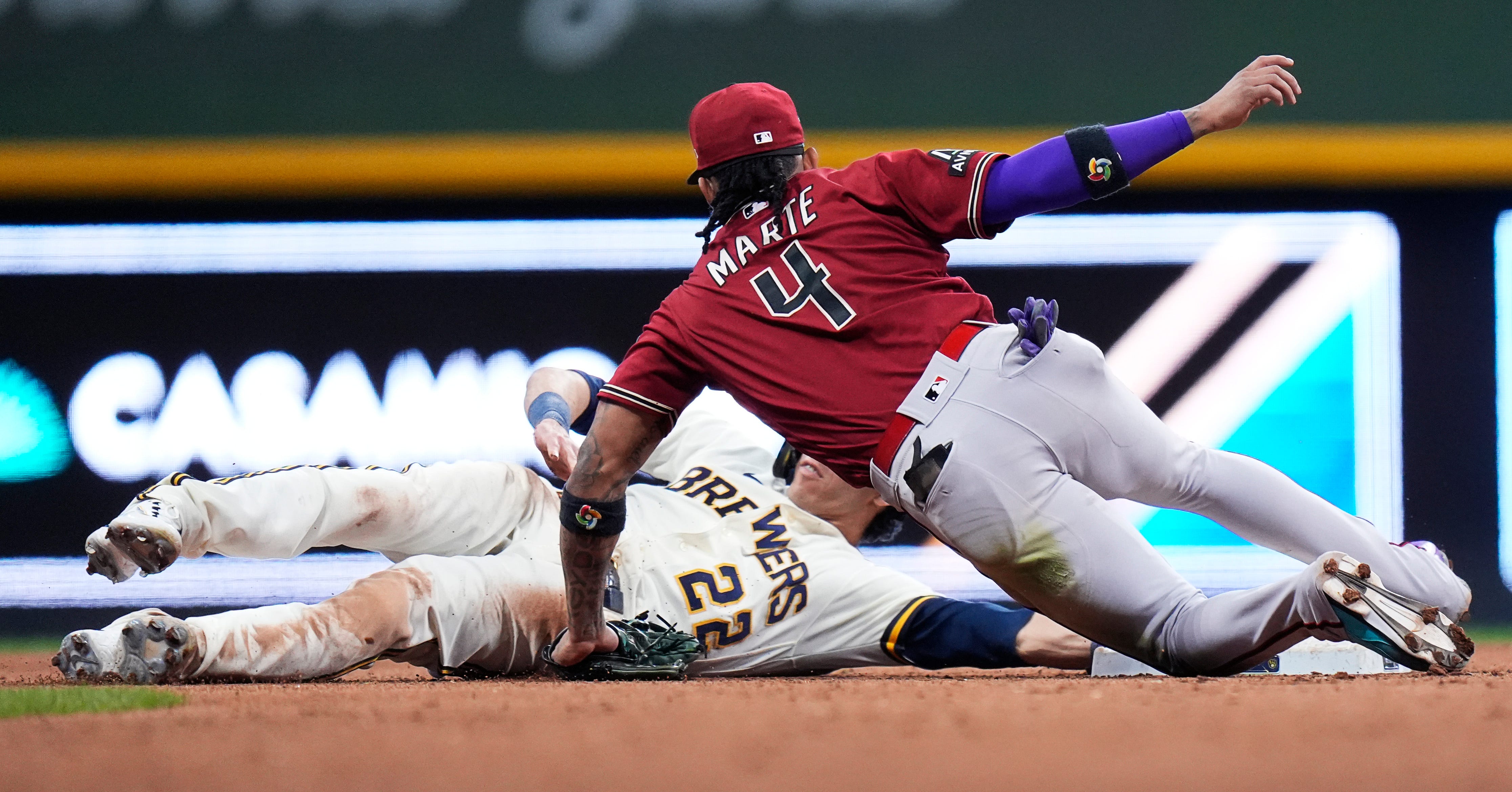 Arizona Diamondbacks Beat Milwaukee Brewers 5-2 Arizona Diamondbacks Beat Milwaukee Brewers 5-2