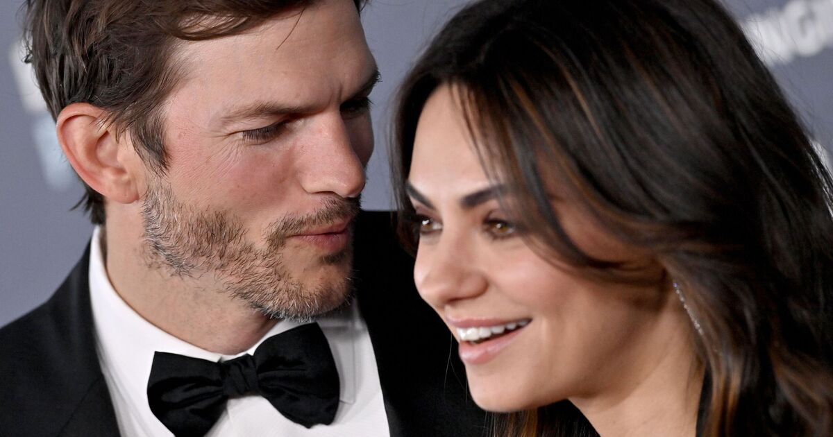 Ashton Kutcher & Mila Kunis: Couple Steps Out In Beverly Hills Following Venice Filming Ashton Kutcher & Mila Kunis: Couple Steps Out In Beverly Hills Following Venice Filming