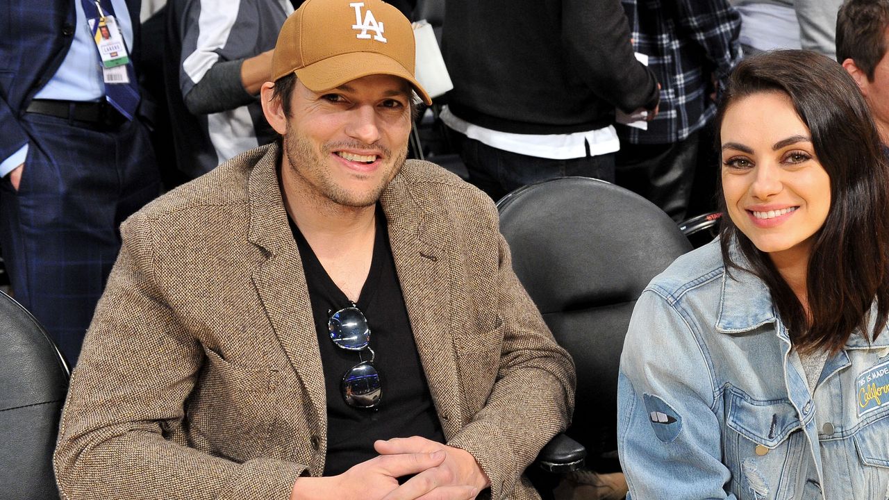 Ashton Kutcher And Mila Kunis Spotted In Beverly Hills After Venice Film Shoot Ashton Kutcher And Mila Kunis Spotted In Beverly Hills After Venice Film Shoot