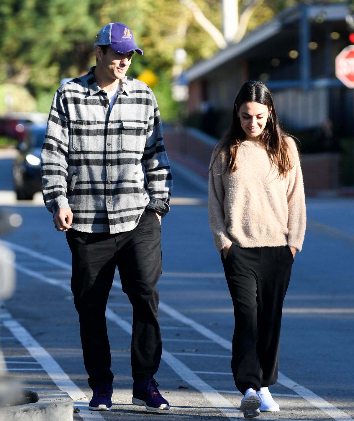 Ashton Kutcher's Post-Filming Outing With Mila Kunis In Beverly Hills Ashton Kutcher's Post-Filming Outing With Mila Kunis In Beverly Hills