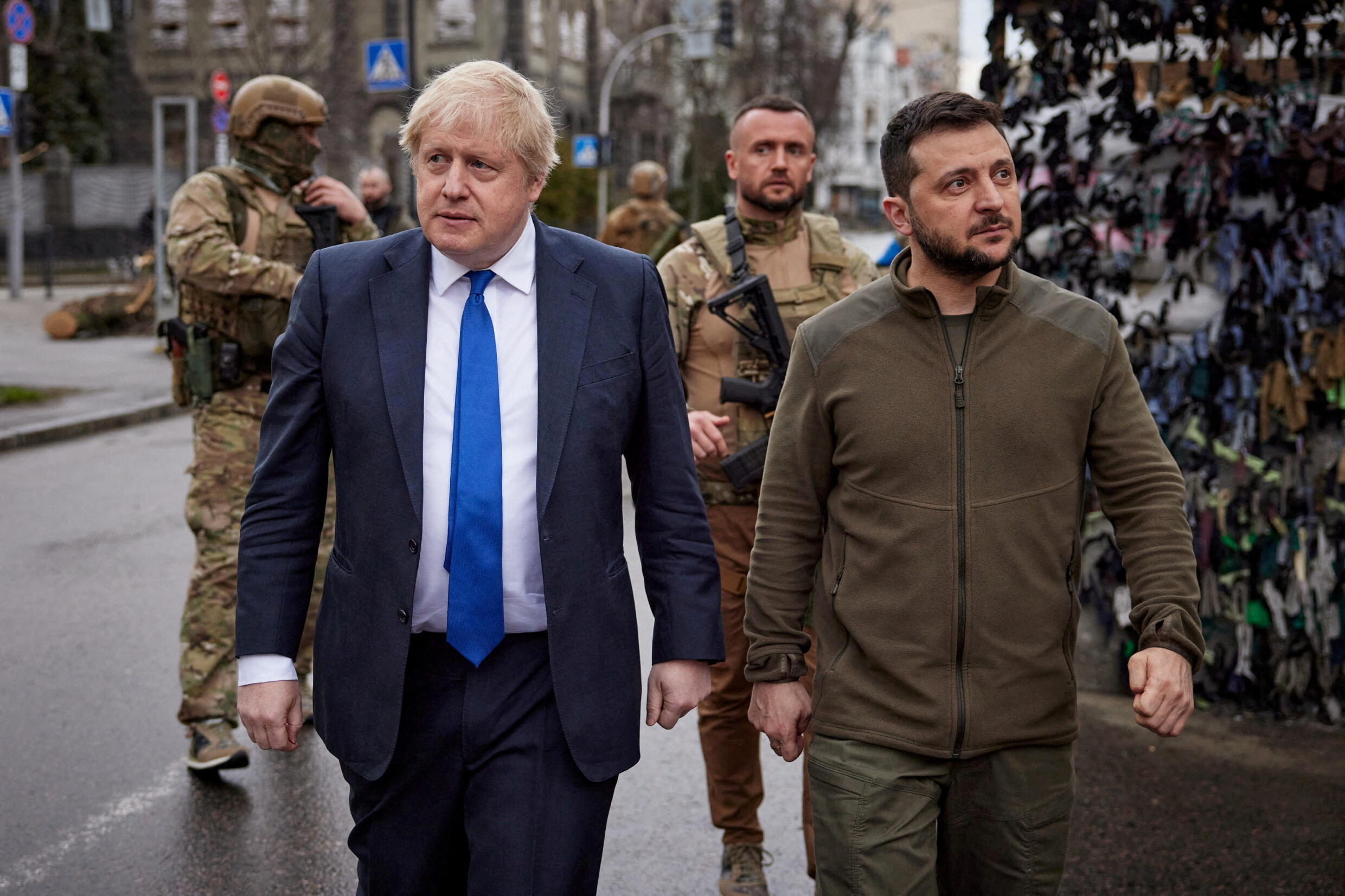 Ataque De Avestruz A Boris Johnson Durante Visita Familiar A Texas Ataque De Avestruz A Boris Johnson Durante Visita Familiar A Texas