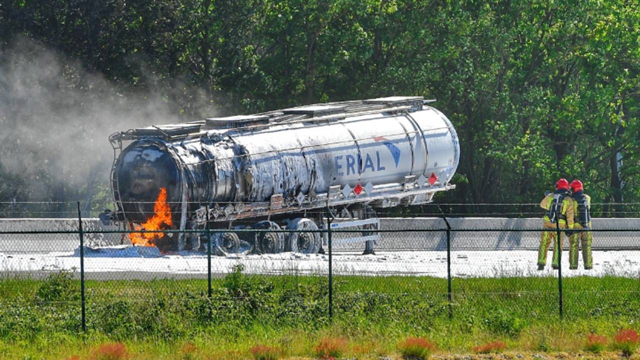 Auto-ongeluk A67 Bij Grashoek: Één Dode Auto-ongeluk A67 Bij Grashoek: Één Dode