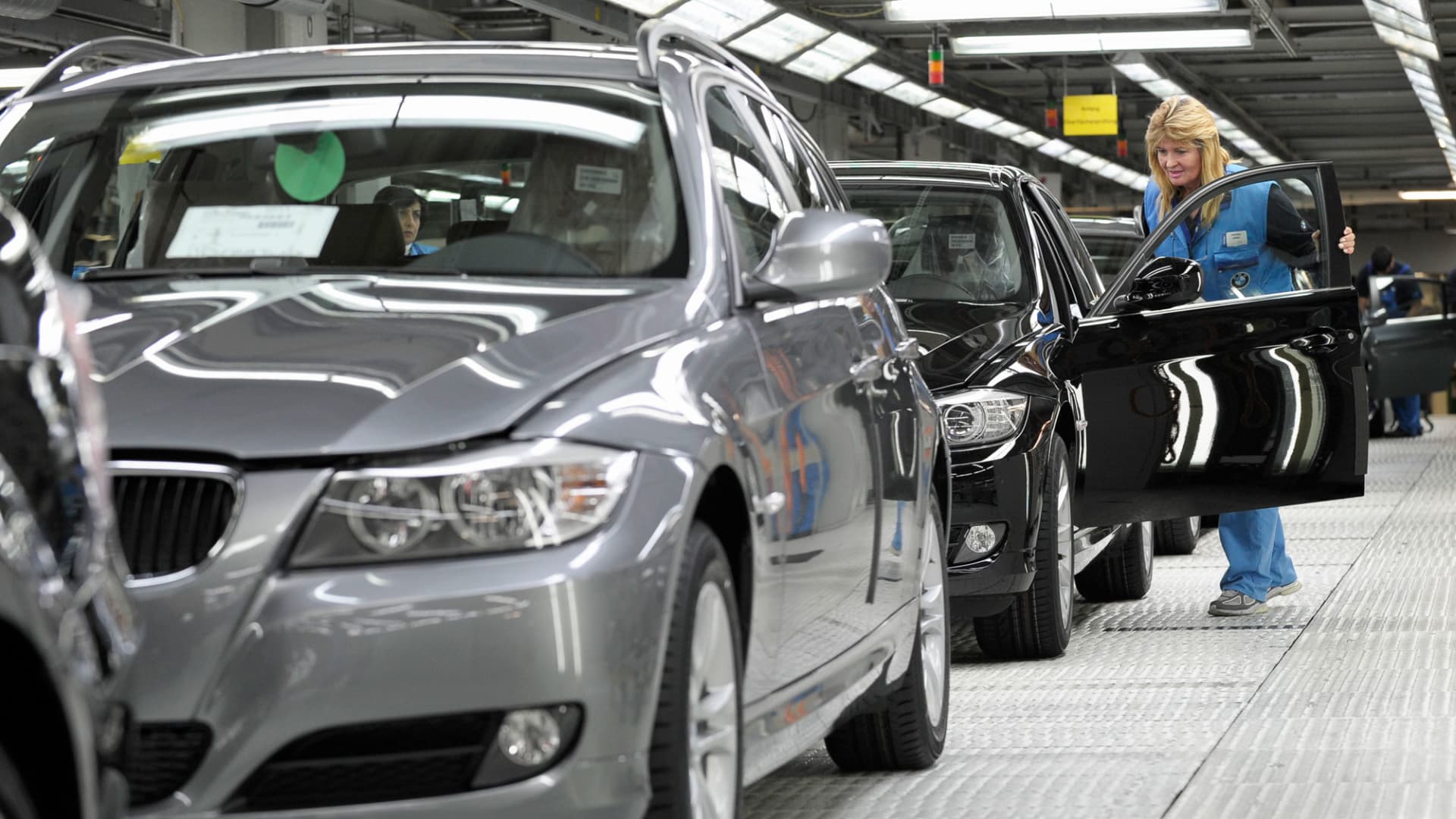 Auto Tariff Relief Speculation Lifts European Shares; LVMH Experiences Sharp Decline Auto Tariff Relief Speculation Lifts European Shares; LVMH Experiences Sharp Decline