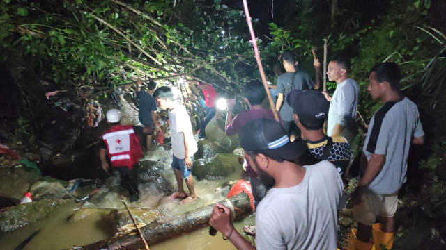 Balita Hilang Di Batu Ampar, Diduga Terseret Arus Ke Waduk Wonorejo Balita Hilang Di Batu Ampar, Diduga Terseret Arus Ke Waduk Wonorejo