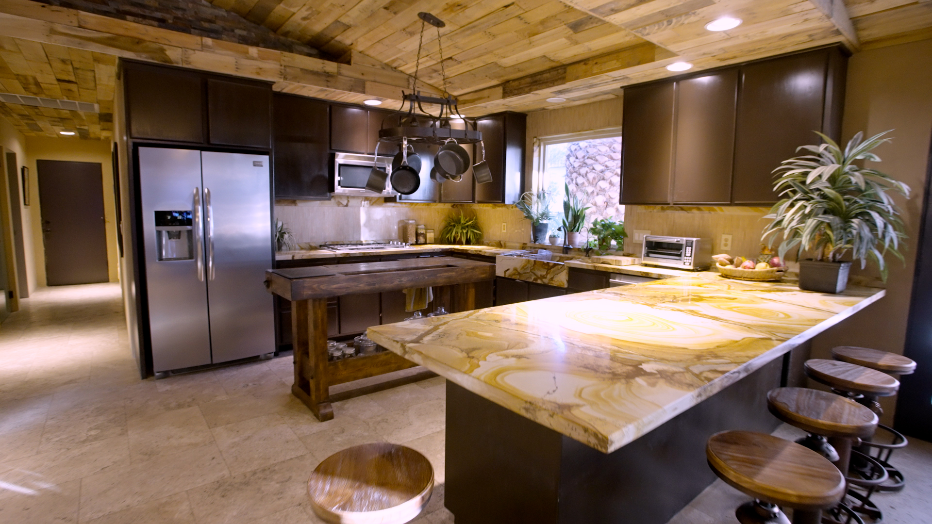 Beach House Paradise: An MTV Cribs Look Beach House Paradise: An MTV Cribs Look
