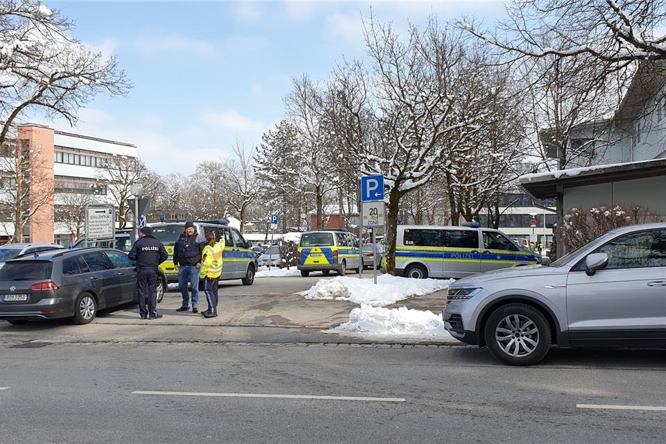 Bombendrohung An Braunschweiger Schule: Großeinsatz Der Polizei Beendet Bombendrohung An Braunschweiger Schule: Großeinsatz Der Polizei Beendet