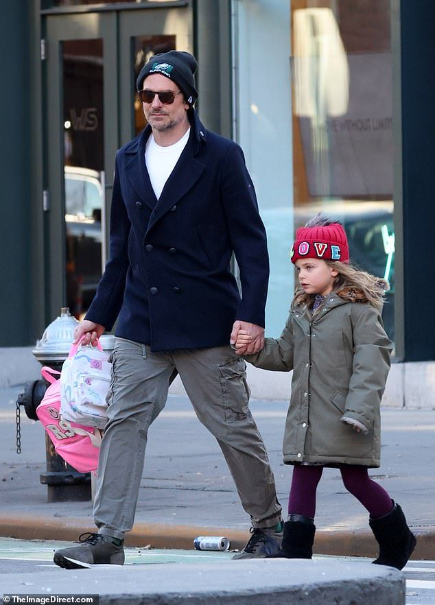 Bradley Cooper And 7-Year-Old Daughter Sport Matching Green Jackets At Super Bowl Bradley Cooper And 7-Year-Old Daughter Sport Matching Green Jackets At Super Bowl