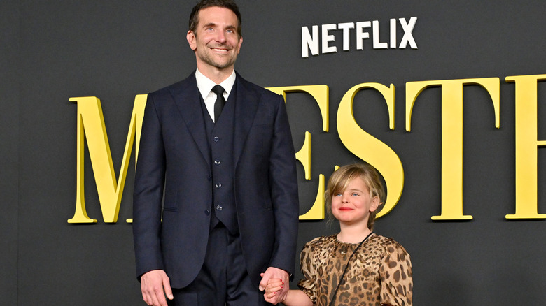 Bradley Cooper And Daughter Lea, 7, Twin In Matching Green Jackets At Super Bowl 2025 Bradley Cooper And Daughter Lea, 7, Twin In Matching Green Jackets At Super Bowl 2025