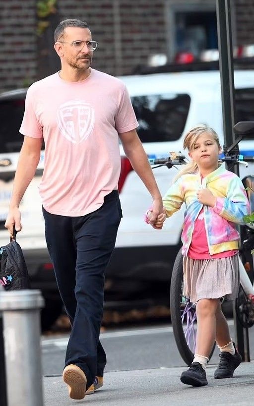 Bradley Cooper And Daughter Lea's Super Bowl 2025 Matching Outfits Bradley Cooper And Daughter Lea's Super Bowl 2025 Matching Outfits