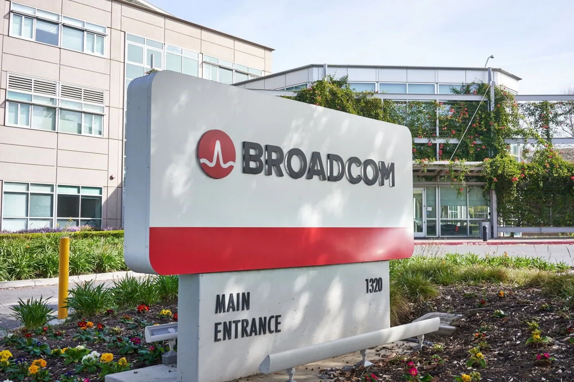 Broadcom's Proposed VMware Price Hike: AT&T Reports A 1,050% Surge Broadcom's Proposed VMware Price Hike: AT&T Reports A 1,050% Surge