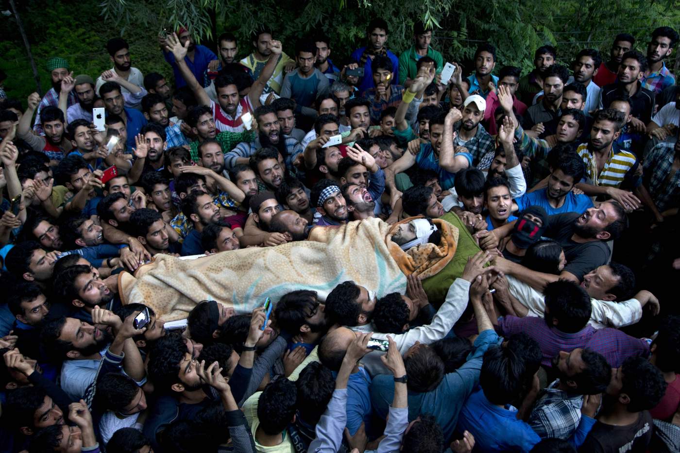 برطانوی وزیر اعظم کو کشمیر کے مسئلے پر دستاویز پیش کی گئی برطانوی وزیر اعظم کو کشمیر کے مسئلے پر دستاویز پیش کی گئی