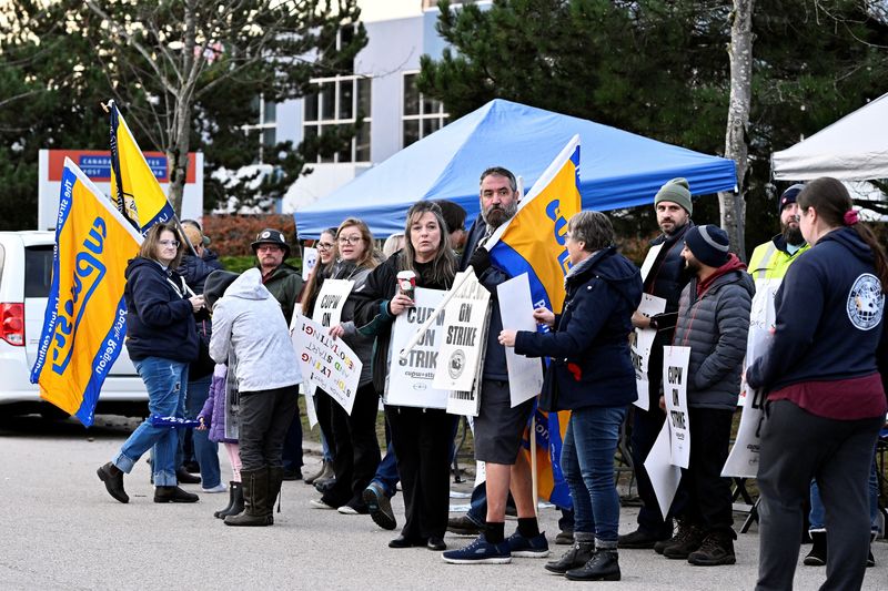 Canada Post Workers Strike: What Businesses Need To Know Canada Post Workers Strike: What Businesses Need To Know