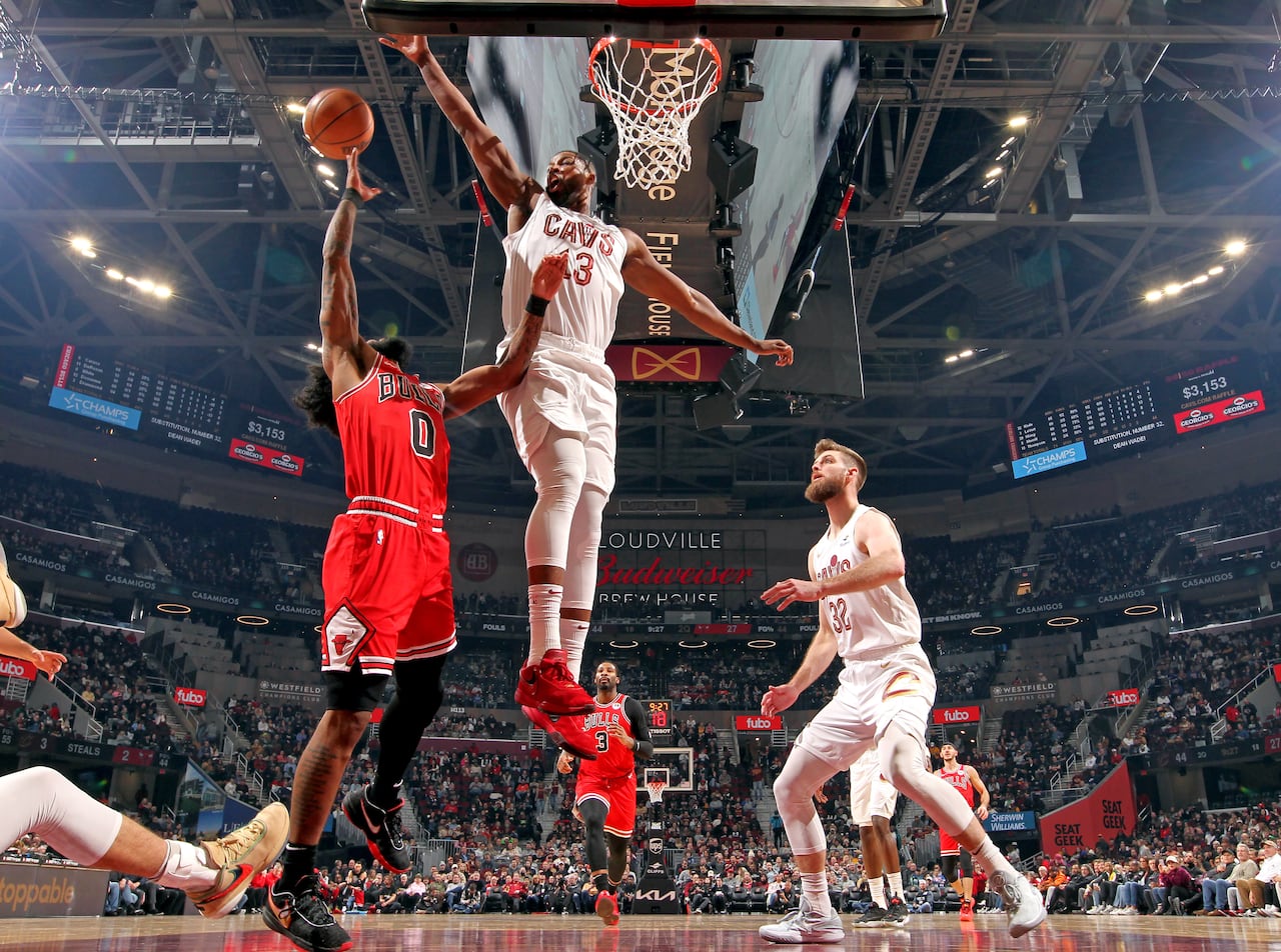 Cavs' Hunter Explodes For 32, Extends Winning Streak To 10