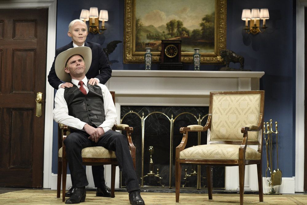 Cecily Strong And Colin Jost: Unexpected 'SNL' Cold Open Appearance Cecily Strong And Colin Jost: Unexpected 'SNL' Cold Open Appearance
