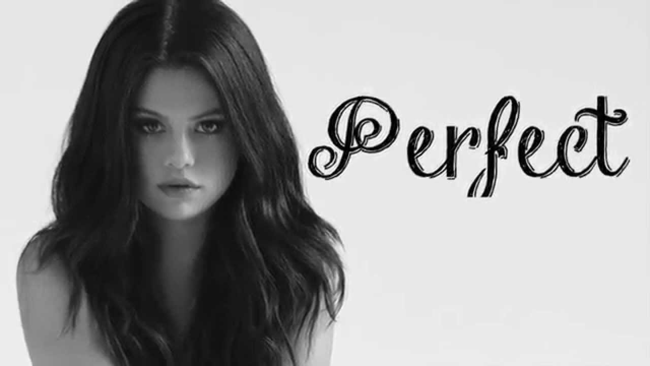 Channel Selena Gomez: The Perfect High-Waisted Suit For Modern Office Style Channel Selena Gomez: The Perfect High-Waisted Suit For Modern Office Style