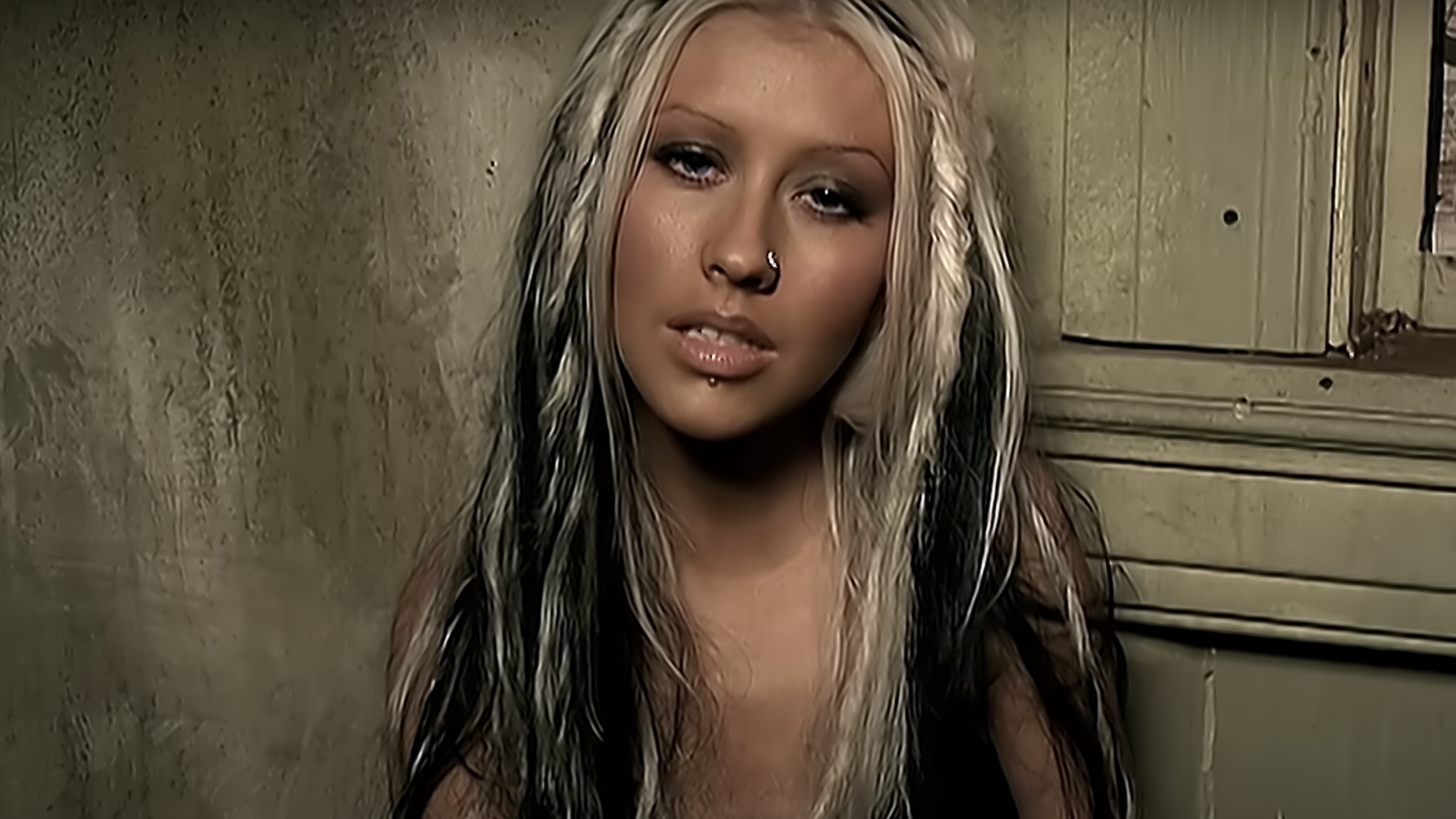 Christina Aguilera: Did Photoshop Ruin Her Latest Photoshoot? Christina Aguilera: Did Photoshop Ruin Her Latest Photoshoot?