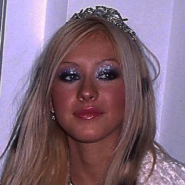 Christina Aguilera: Fan Criticized For Unwanted Kiss Christina Aguilera: Fan Criticized For Unwanted Kiss